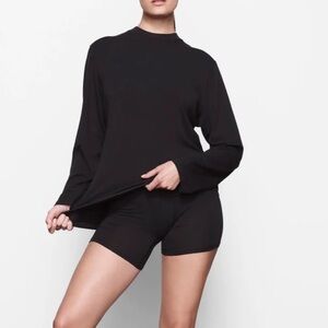 SKIMS Boyfriend Long Sleeve T-Shirt Onyx